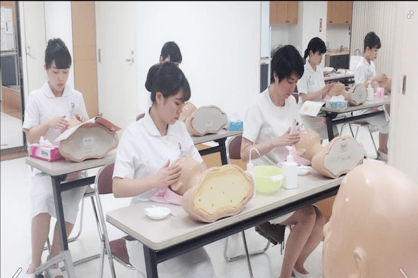 ヤマノエステティック総合学院（総合コースの授業風景）